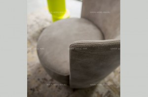 Дизайнерское круглое в плане кресло Jammin Large в нубуке серо-бежевого цвета. Alberta Salotti, Италия