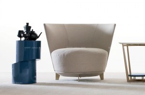 Дизайнерское мягкое кресло Jammin Large в ткани серо-белого цвета. Alberta Salotti, Италия