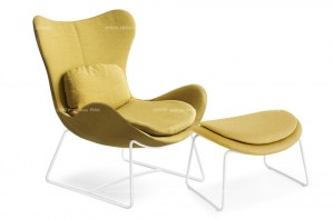 Ушастое горчично-жёлтое кресло с пуфом-оттоманкой Lazy. Calligaris, Италия