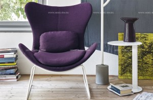 Дизайнерское кресло пурпурного цвета с ушами Lazy. Calligaris, Италия