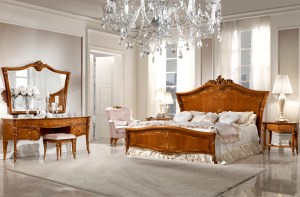 Итальянская спальня Vittoria 3 в отделке орех, кровать с деревянным изголовьем, пр-во Antonelli Moravio