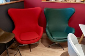 Дизайнерское вращающееся  кресло с подлокотниками Egg (FR 0569)– купить в интернет-магазине ЦЕНТР мебели РИМ