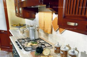 Stosa_Cucine_Malaga-noce-2-walls-kitchen-05.jpg