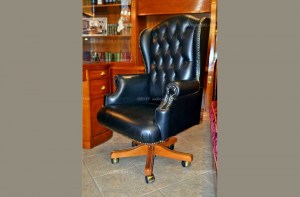 Итальянское вращающееся кресло для кабинета Lord в чёрной коже, Bamax