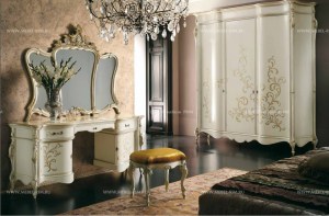 Белый туалетный столик Versailles с зеркалом в интерьере. Фабрика BTC International, Италия