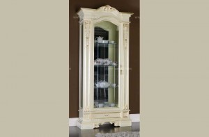 Классическая белая витрина Luigi XV с золотом. BTC Intl, Италия
