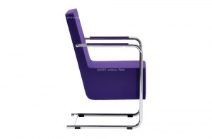 Дизайнерское фиолетовое кресло H5XL с хромированными ножками-полозьями. Midj, Италия