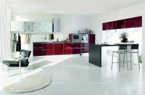 stosa-cucine-2-walls-kitchen-brillant-011-bordeaux-glass-and-white-glass-with-flower-decor-italy_03.jpg