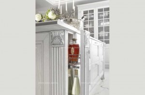 Фабрика Stosa Cucine. Классическая итальянская кухня Дольчевита, композиция 001, вид 7 из 11. Остров. Выдвижные пилястры.